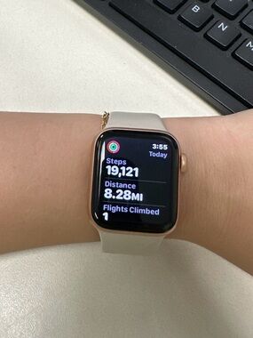 Apple Watch Series SE with Pink Sand Sport Band - Pink Sand